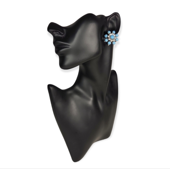 Coro Blue & Silver Flower Screw Back Earrings - Picture 1 of 6